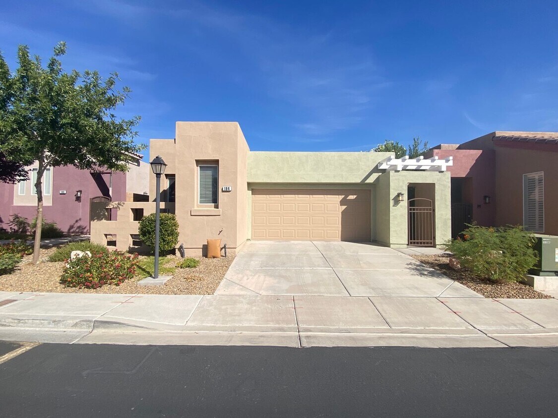 Primary Photo - STUNNING 3 BEDROOM 2 BATHROOM SINGLE STORY...