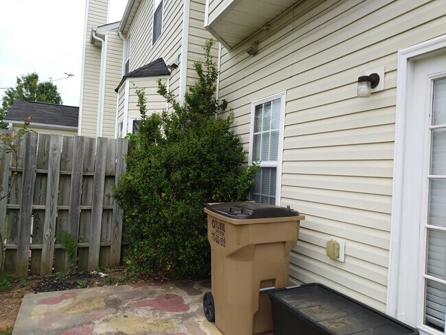 Building Photo - 132 Benfield Cir