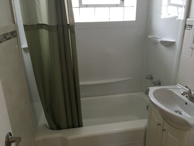 Building Photo - 417 S William St