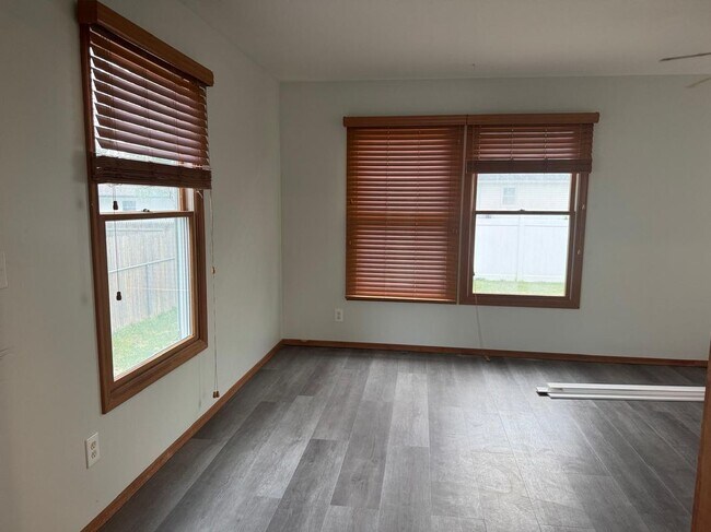 Building Photo - 218 Bayview Dr