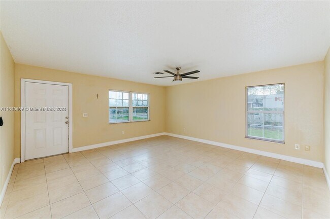 Foto del edificio - 4437 Sunny Ln Ave