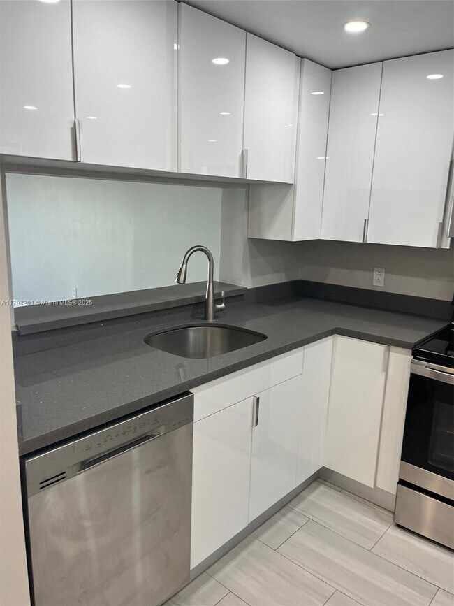 Foto del edificio - 5200 NW 31st Ave