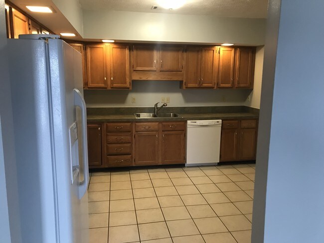 Kitchen - 5390 Big Tyler Rd