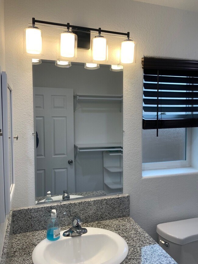 Foto del edificio - 1729 Bullard Ave.