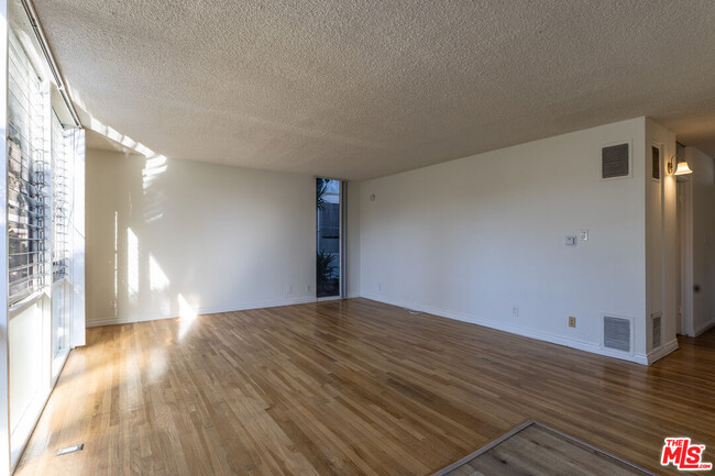 Building Photo - 3330 S Sepulveda Blvd