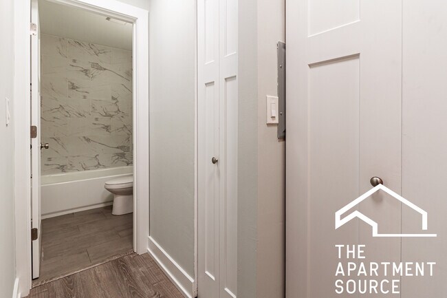 Building Photo - 445 W Barry Ave