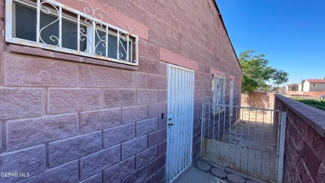 Building Photo - 11040 Sunshine Ct