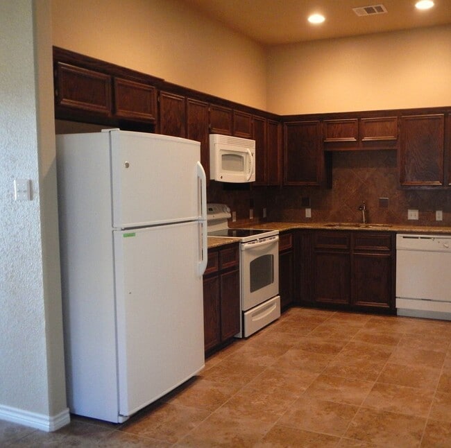 Building Photo - 3 Bedroom / 2 Bath Duplex off Clear Creek - Viewable Dec 3
