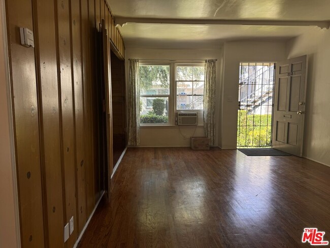 Foto del edificio - 718 Brent Ave