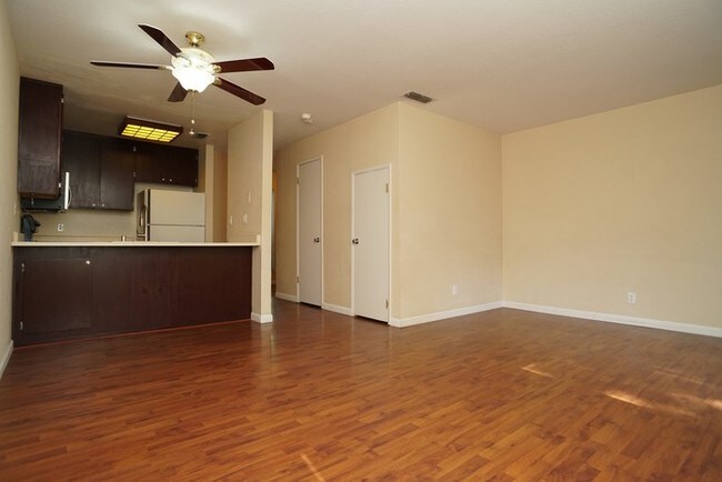 Building Photo - 5617 Walnut Ave