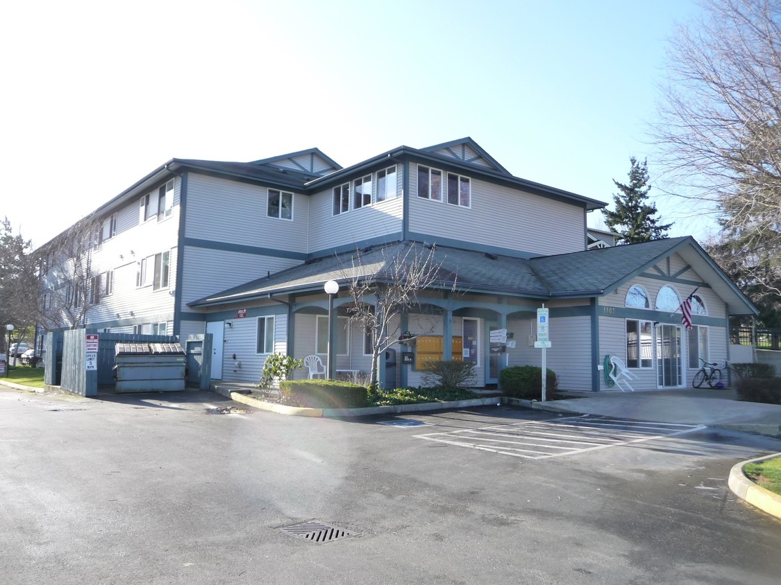 Primary Photo - Silver Wood Apartments
