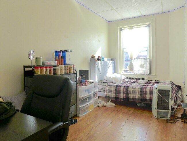 Foto del edificio - 908 Beacon St