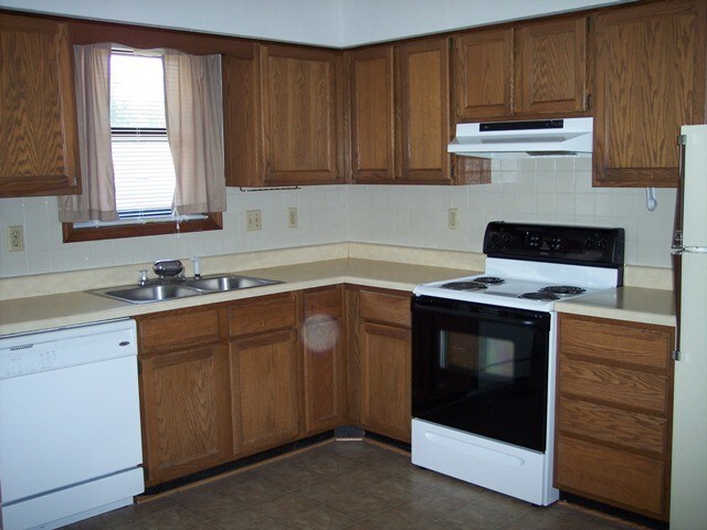 KITCHEN - 407 N Ridgeview Dr