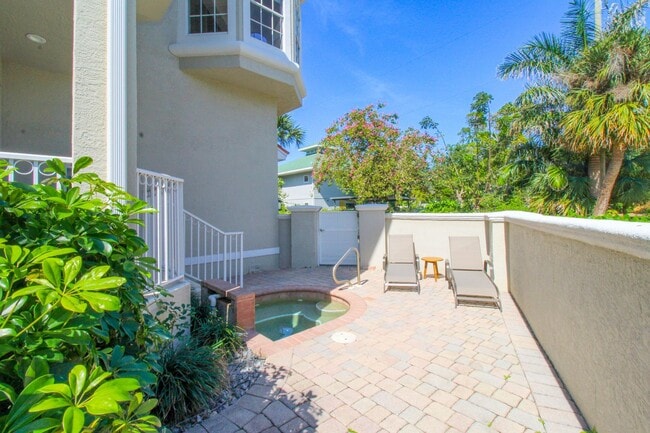 Building Photo - ****DOWNTOWN NAPLES*** SEASONAL***BEAUTIFUL VILLAS NAPOLI****NOW AVAILABLE***