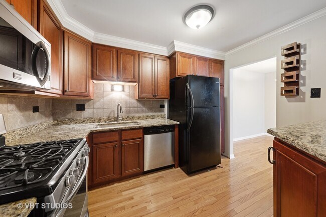 Foto del edificio - 7401 Blackburn Ave