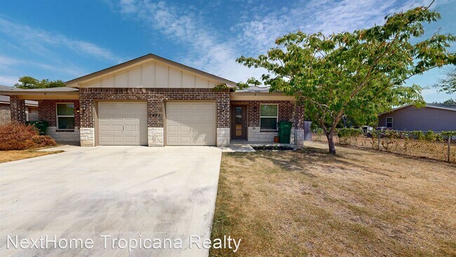 Building Photo - 3 br, 2 bath House - 1423 Tejas Trl #B