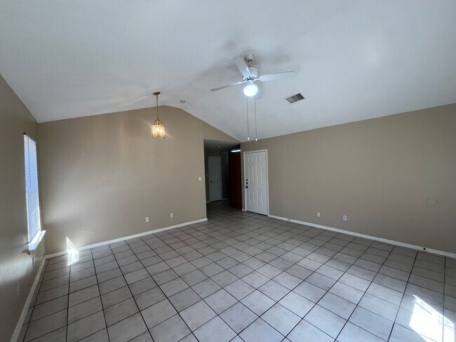 Foto del edificio - 5619 Lakebend W Dr
