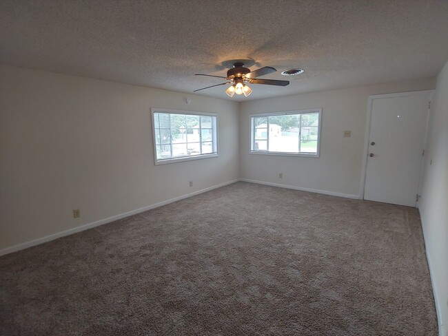 Foto del edificio - 3BR/1BA with 2 car garage in Myrtle Grove