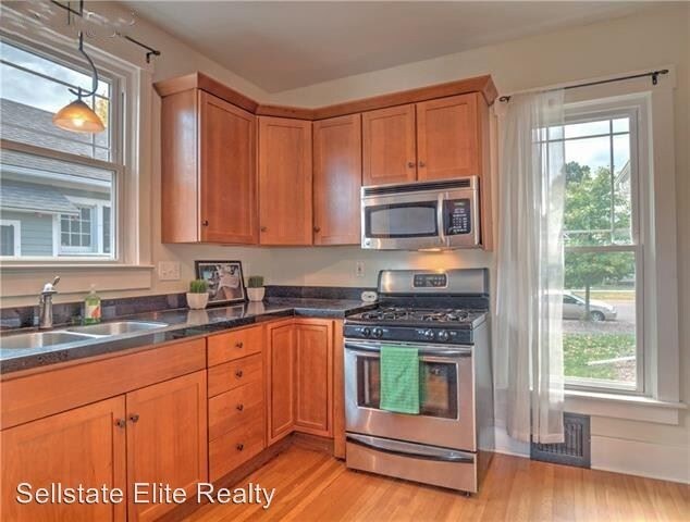 Building Photo - 3 br, 2 bath House - 420 E San Rafael St