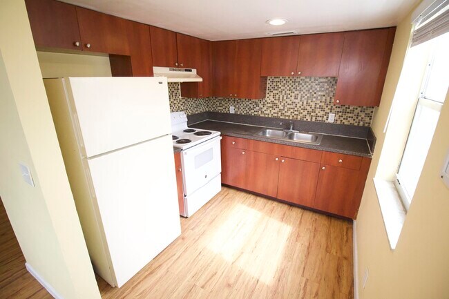 Building Photo - 921 Evergreen Dr
