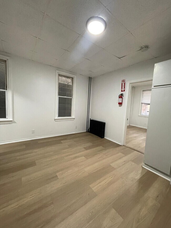 Unit 2 - 46 W 18th St
