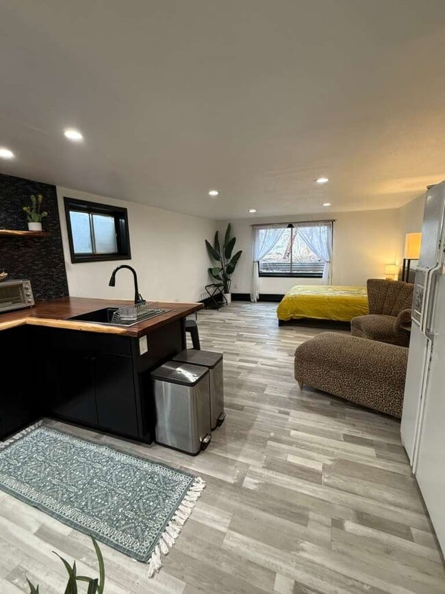 Foto del edificio - 706 E Stuart St