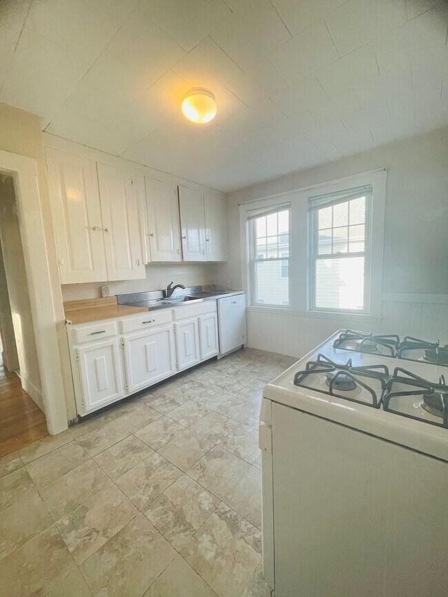 Foto del edificio - 16 Templeton Pkwy