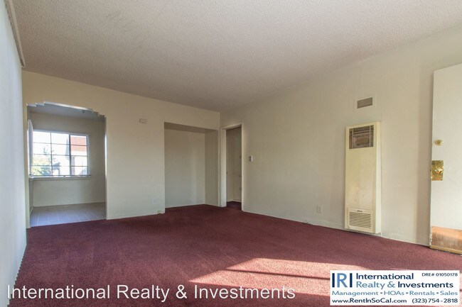 Building Photo - 7020 1/2-6222 S Van Ness Ave