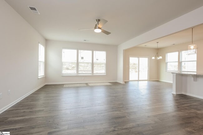 Foto del edificio - 109 Wild Lily Dr