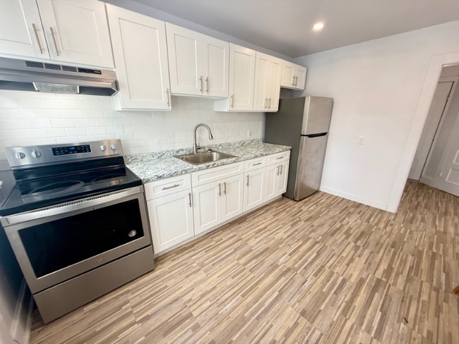 Building Photo - 112 Hawthorne Ave