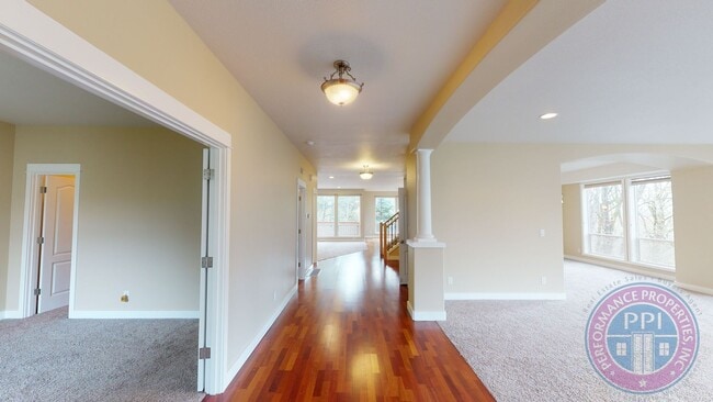 Building Photo - Bethany 5 Bedroom Home, Luxury Amenities, ...