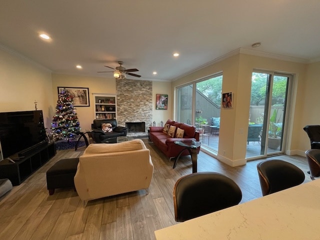 Living - 107 Litchfield Ln