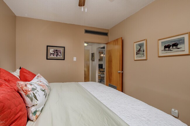 Foto del edificio - 6125 E Indian School Rd