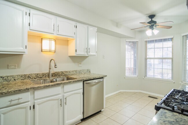 Building Photo - 156 White Branch Ct