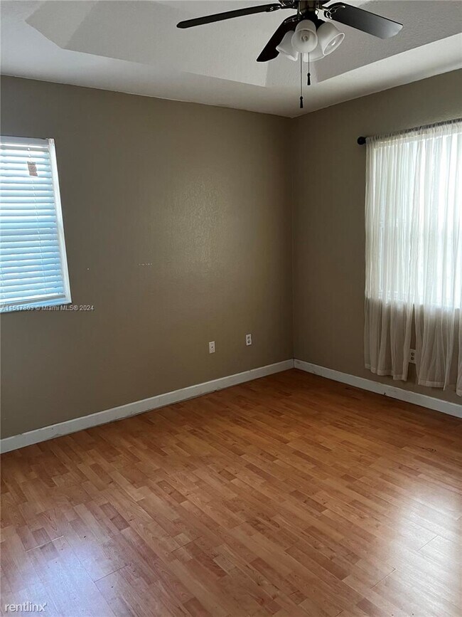 Foto del edificio - 3 br, 2 bath House - 1490 NE 33rd Ave # 20...