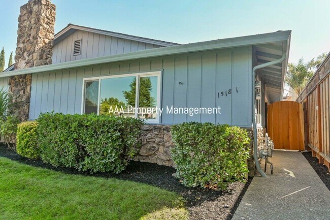 Foto del edificio - 3 bedrooms 2 bathroom unit.  1225 square f...