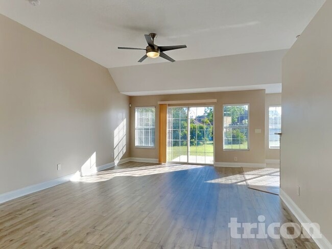 Foto del edificio - 55 Russo Dr