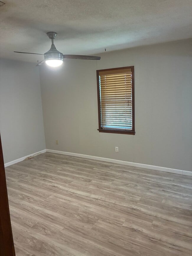 Building Photo - 1162 FM 899