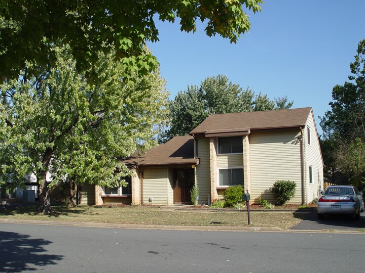 Primary Photo - 128 S Fox Rd
