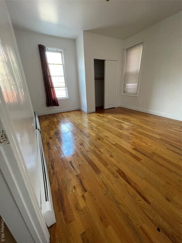 Foto del edificio - 677 E 224th St