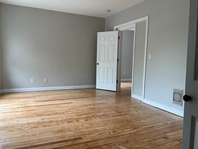 Building Photo - 134 Shelton Ave