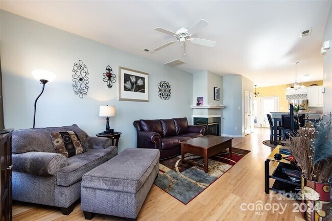 Building Photo - 6928 Creft Cir