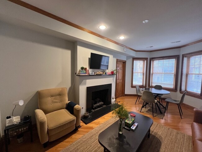 Building Photo - 5313 S Harper Ave
