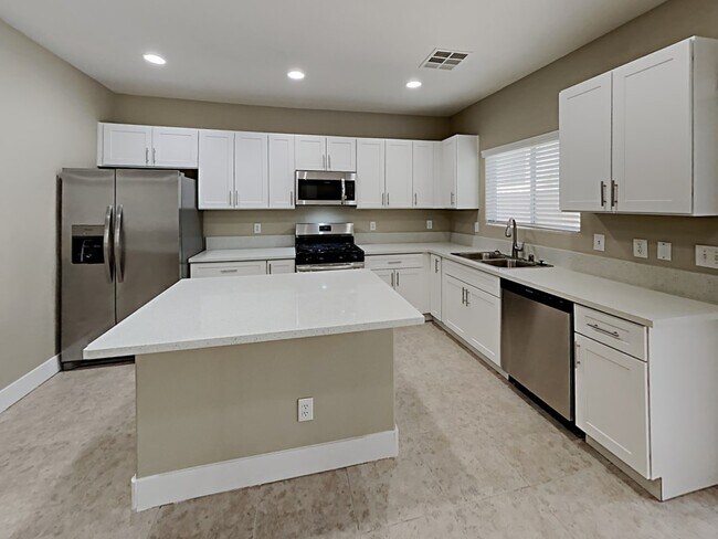 Building Photo - 8428 Quarentina Ave