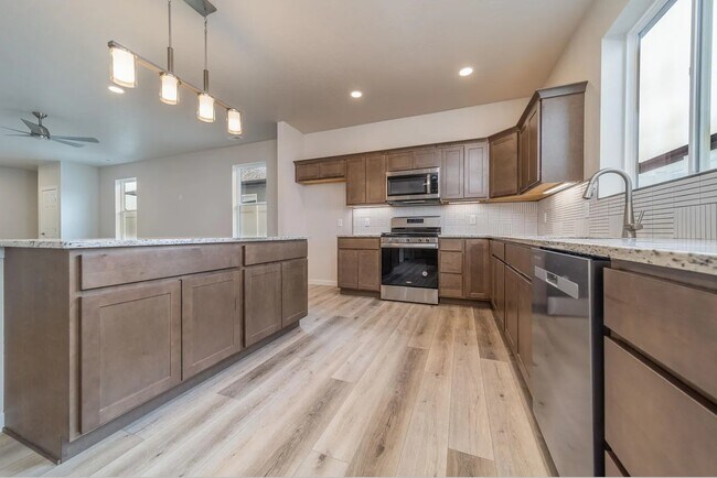 Foto del edificio - 2452 Park Vista St