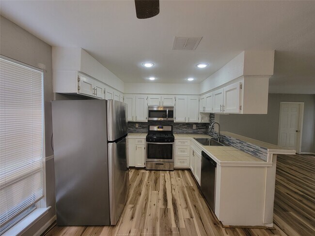 Foto del edificio - 20918 Park Pine Ln