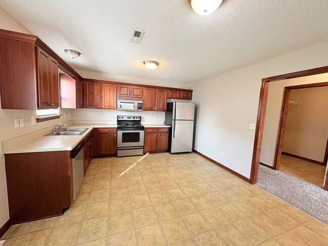 Building Photo - 1108-1110 Willow