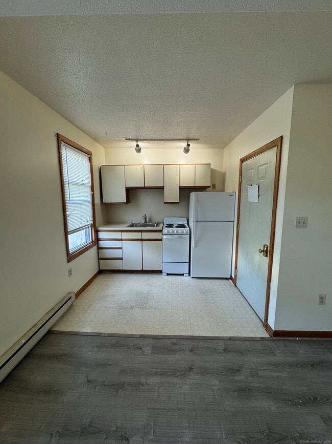 Building Photo - 49 Ledyard Ave