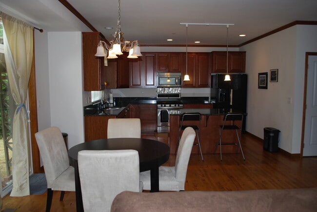 Building Photo - Wonderful Home Near Downtown Bothell!