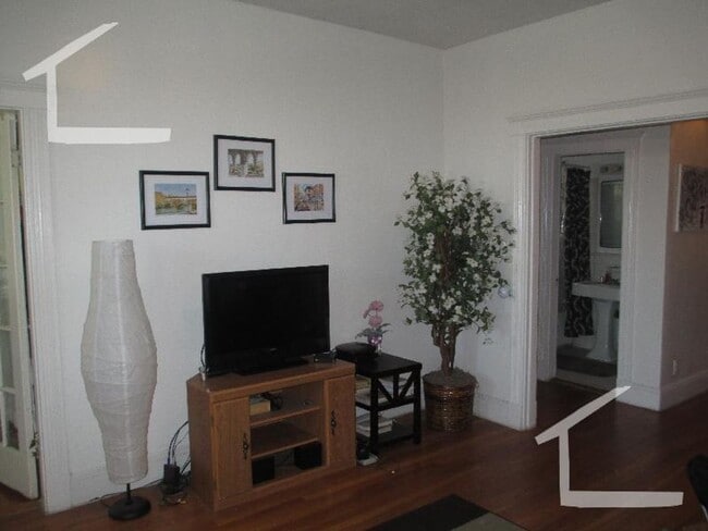 Photo - 2bed1bath in Brighton is available in 9/1 House